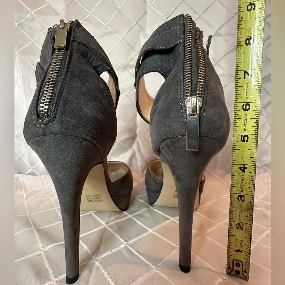 Beautiful Aldo Grey Suede Platform Heels with Gold Metal Accents, Size 9 - Picture 6 of 15